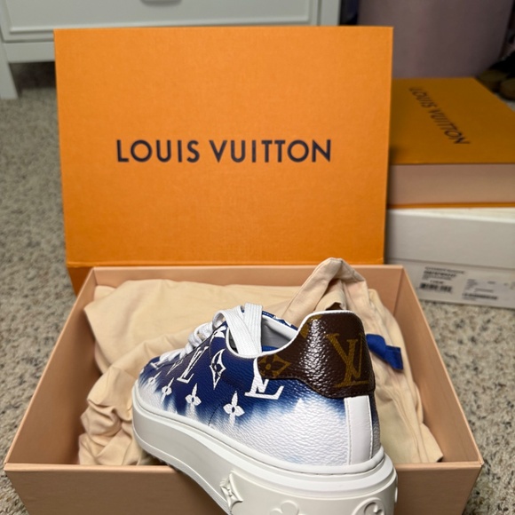 Brand new- Louis Vuitton Blue monogram canvas escale Time Out Sneakers (Woman’s - Picture 3 of 3